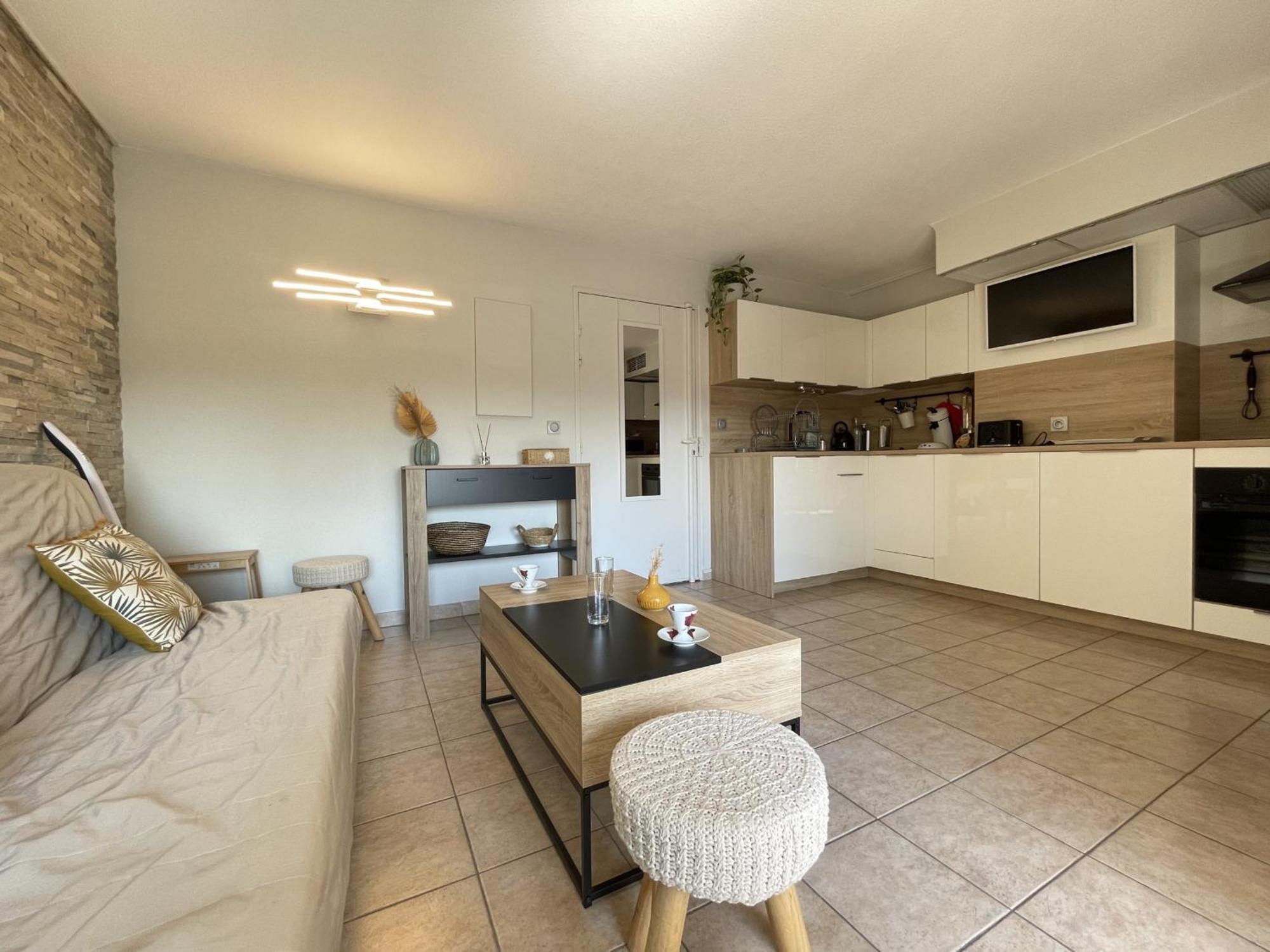 Renove Avec Climatisation Et Garage, Proche Et Commodites - Fr-1-338-548 Appartement